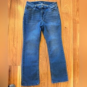 Old navy women’s jeans.